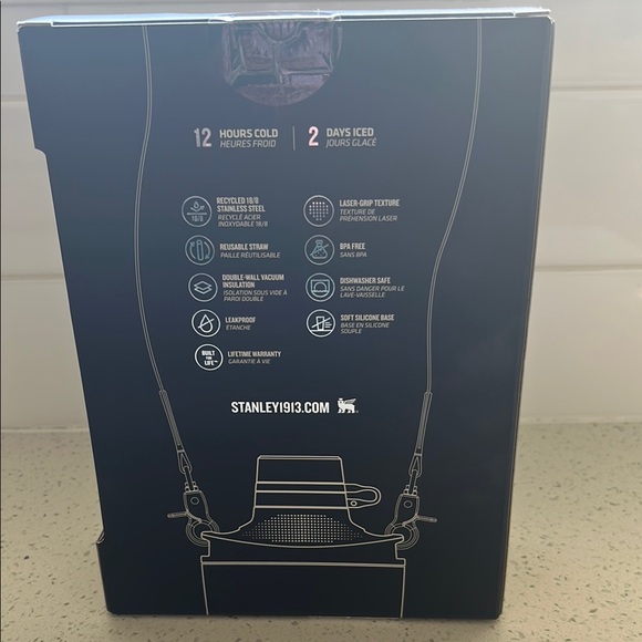 Stanley Cross Bottle 23 oz, Lilac. Wearable insulated Hydration. New with Tags - Picture 2 of 8